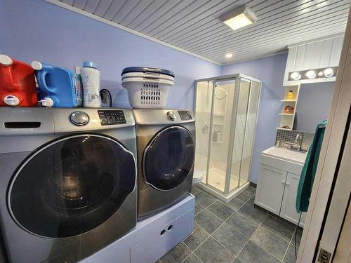 333 Brett Drive, Fort Mcmurray, AB - Indoor Photo Showing Laundry Room
