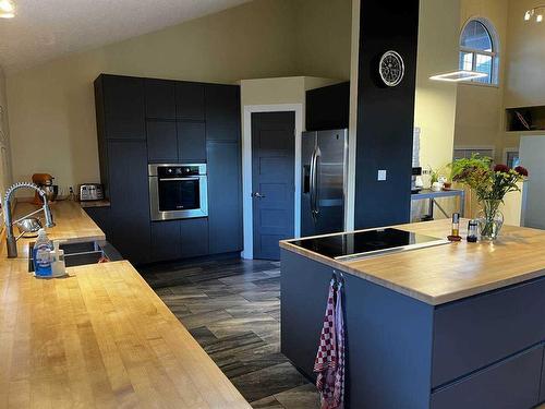 333 Brett Drive, Fort Mcmurray, AB - Indoor Photo Showing Kitchen With Double Sink