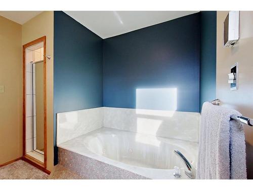 1323 596 Highway, Rural Red Deer County, AB - Indoor Photo Showing Bathroom