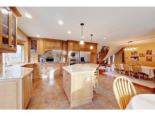 1323 596 Highway, Rural Red Deer County, AB - Indoor Photo Showing Kitchen With Upgraded Kitchen