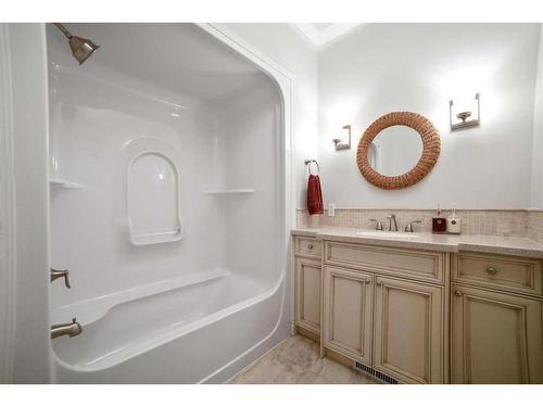 314 Hanson Street, Bawlf, AB - Indoor Photo Showing Bathroom