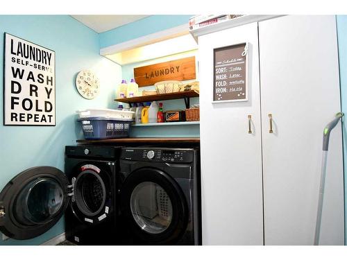 34041 Township Road 442, Rural Ponoka County, AB - Indoor Photo Showing Laundry Room