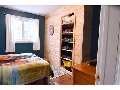 34041 Township Road 442, Rural Ponoka County, AB - Indoor Photo Showing Bedroom