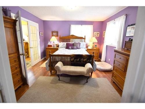 34041 Township Road 442, Rural Ponoka County, AB - Indoor Photo Showing Bedroom