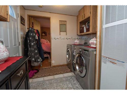 421 2 Street, Condor, AB - Indoor Photo Showing Laundry Room