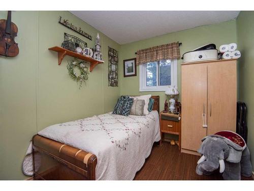 421 2 Street, Condor, AB - Indoor Photo Showing Bedroom