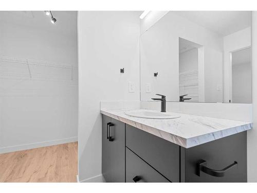 34 Earl Close, Red Deer, AB - Indoor Photo Showing Bathroom