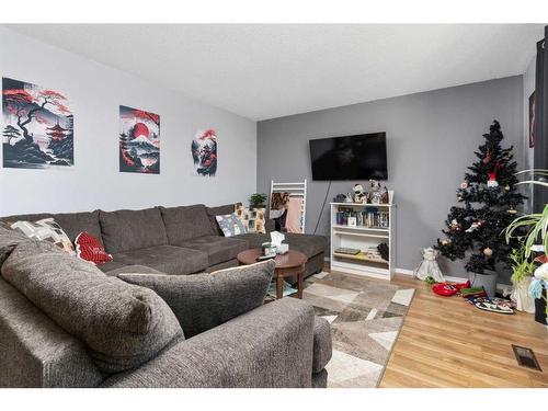 4905 59 Street, Killam, AB - Indoor Photo Showing Living Room