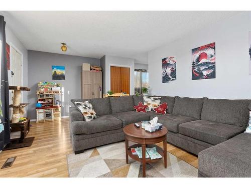 4905 59 Street, Killam, AB - Indoor Photo Showing Living Room