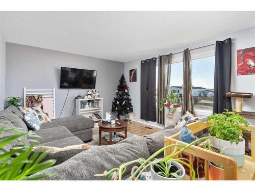 4905 59 Street, Killam, AB - Indoor Photo Showing Living Room