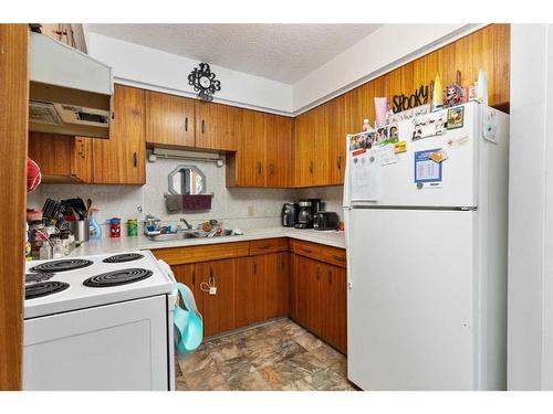 4905 59 Street, Killam, AB - Indoor Photo Showing Kitchen With Double Sink