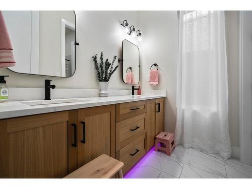 2607 62 Street, Camrose, AB - Indoor Photo Showing Bathroom