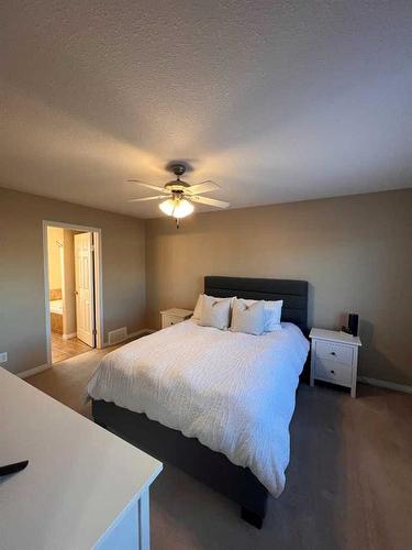 267 Rattlepan Creek Crescent, Fort Mcmurray, AB - Indoor Photo Showing Bedroom