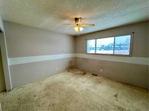 6404 42 Avenue, Stettler, AB - Indoor Photo Showing Other Room
