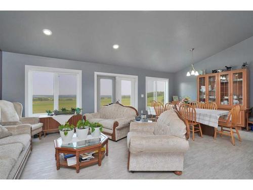 443049 Range Road 40, Rural Ponoka County, AB - Indoor Photo Showing Living Room
