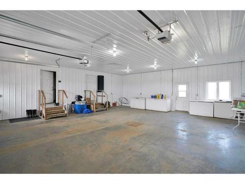 443049 Range Road 40, Rural Ponoka County, AB - Indoor Photo Showing Garage