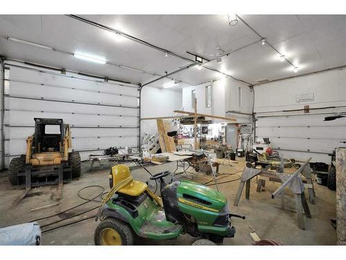 443049 Range Road 40, Rural Ponoka County, AB - Indoor Photo Showing Garage