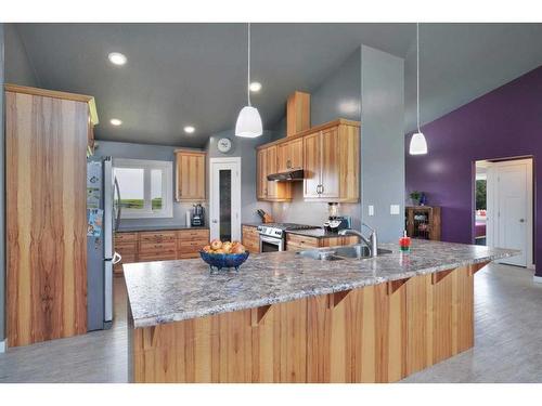 443049 Range Road 40, Rural Ponoka County, AB - Indoor Photo Showing Kitchen With Double Sink