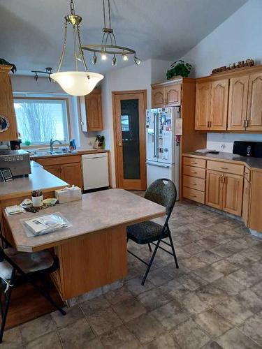 4542 54A Ave Cresent, Innisfail, AB - Indoor Photo Showing Kitchen With Double Sink
