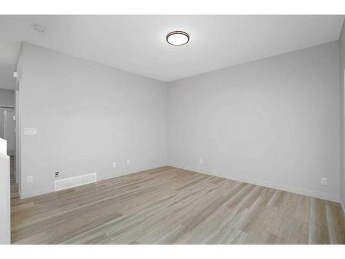 122 Gray Close, Sylvan Lake, AB - Indoor Photo Showing Other Room