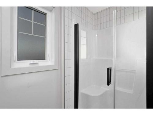 122 Gray Close, Sylvan Lake, AB - Indoor Photo Showing Bathroom