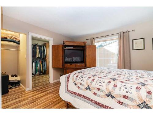 36009 2A Highway, Rural Red Deer County, AB - Indoor Photo Showing Bedroom