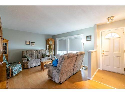 310091 Range Road 174A, Delia, AB - Indoor Photo Showing Living Room