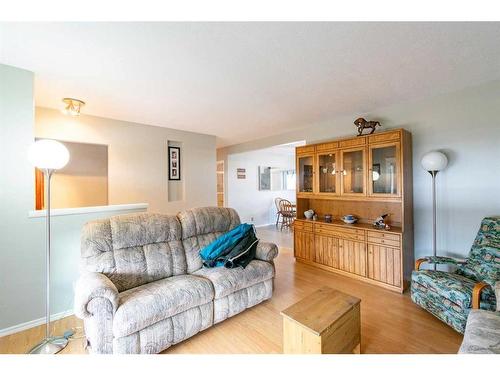 310091 Range Road 174A, Delia, AB - Indoor Photo Showing Living Room