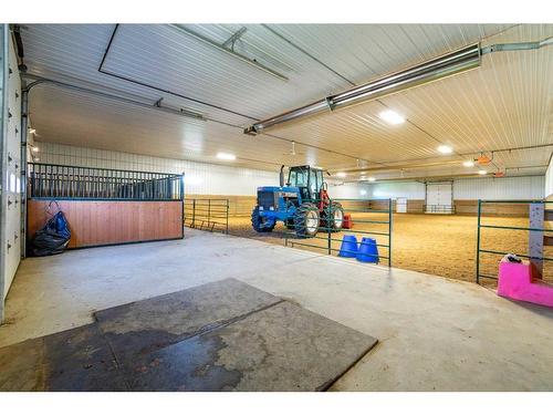 310091 Range Road 174A, Delia, AB - Indoor Photo Showing Garage