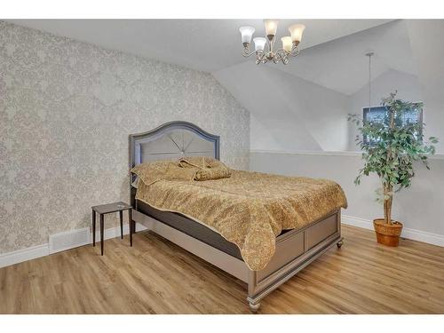 803-5220 50A Avenue, Sylvan Lake, AB - Indoor Photo Showing Bedroom
