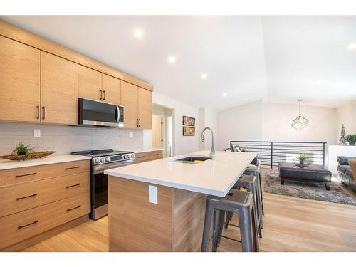 183 Cedar Square, Blackfalds, AB - Indoor Photo Showing Kitchen With Upgraded Kitchen