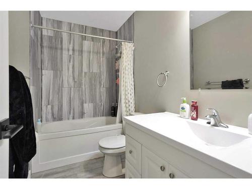 5813 45 Avenue Close, Rocky Mountain House, AB - Indoor Photo Showing Bathroom