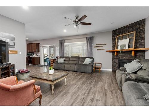 48324 834 Highway, Rural Camrose County, AB - Indoor Photo Showing Living Room