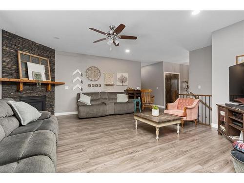 48324 834 Highway, Rural Camrose County, AB - Indoor Photo Showing Living Room