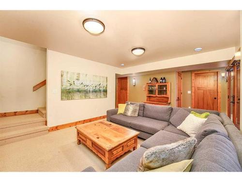 508 Summer Crescent, Rural Ponoka County, AB - Indoor Photo Showing Living Room