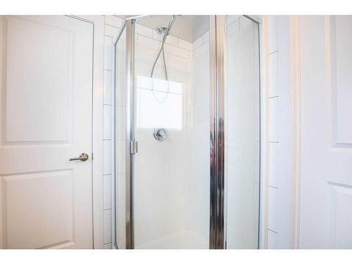 59 Iron Gate Boulevard, Sylvan Lake, AB - Indoor Photo Showing Bathroom