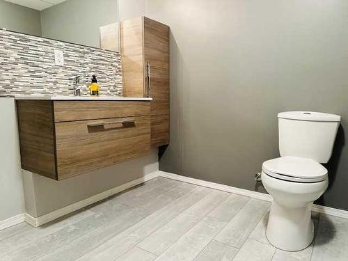 5330 57 Avenue, Rocky Mountain House, AB - Indoor Photo Showing Bathroom