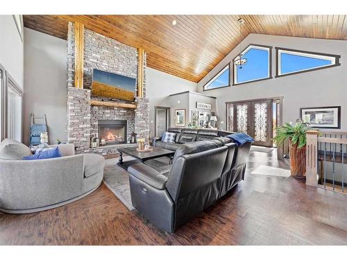 43532 Range Road 114, Rural Flagstaff County, AB - Indoor Photo Showing Living Room With Fireplace