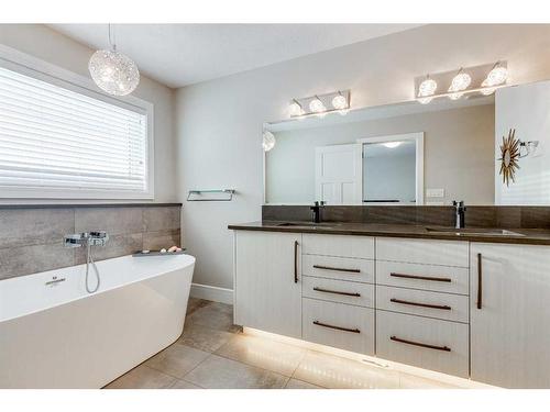 21 Longmire Close, Red Deer, AB - Indoor Photo Showing Bathroom