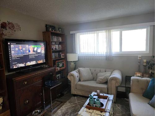 105-5812 61 Street, Red Deer, AB - Indoor Photo Showing Living Room