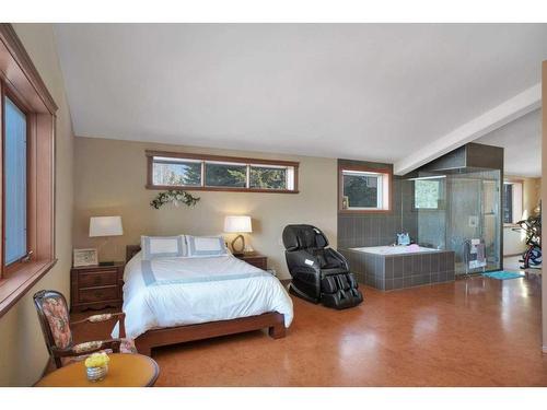 72 39200 Range Road 282, Rural Red Deer County, AB - Indoor Photo Showing Bedroom