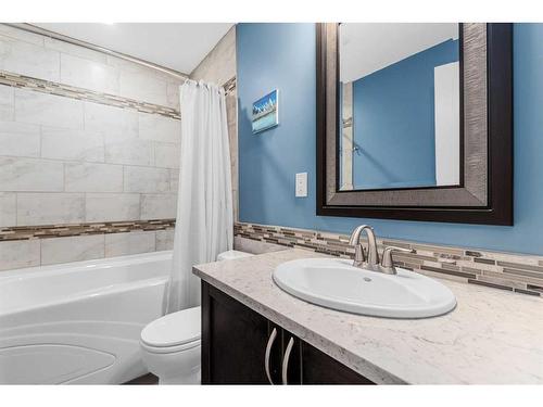 6125 Evergreen Close, Rimbey, AB - Indoor Photo Showing Bathroom