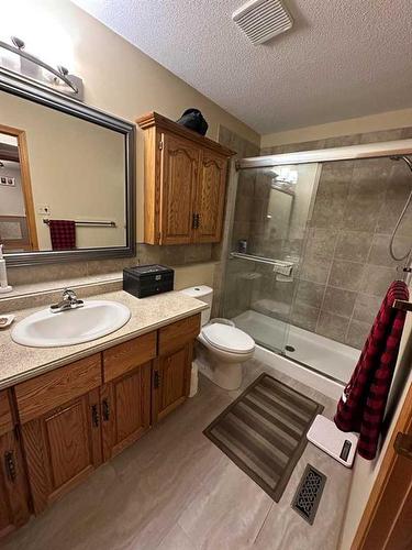 6123 52 Street Close, Ponoka, AB - Indoor Photo Showing Bathroom