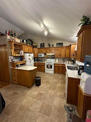 6123 52 Street Close, Ponoka, AB - Indoor Photo Showing Kitchen With Double Sink