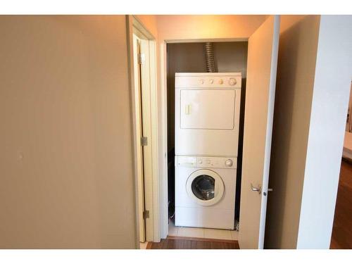5319-2660 22 Street, Red Deer, AB - Indoor Photo Showing Laundry Room
