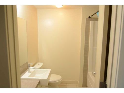 5319-2660 22 Street, Red Deer, AB - Indoor Photo Showing Bathroom