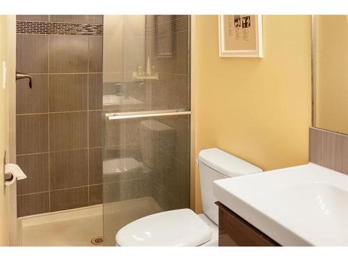29 Lakeview Drive, Hardisty, AB - Indoor Photo Showing Bathroom