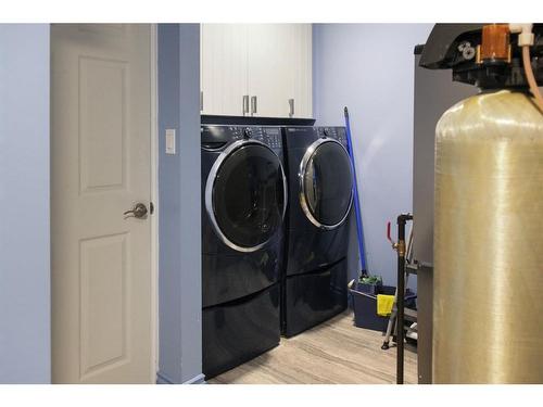 29 Lakeview Drive, Hardisty, AB - Indoor Photo Showing Laundry Room