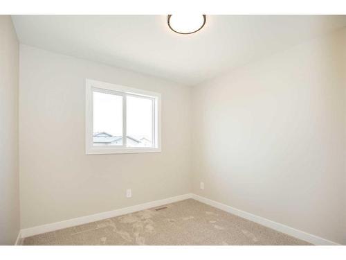 256 Halifax Close, Penhold, AB - Indoor Photo Showing Other Room