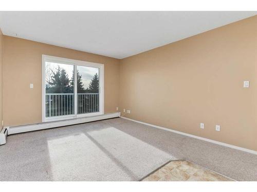403-5418 52 Street, Camrose, AB - Indoor Photo Showing Other Room